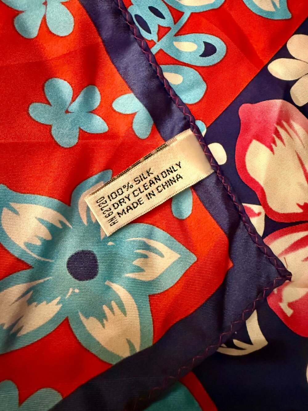 OSCAR by Oscar de la Renta Silk Scarf Red Navy Blue Floral Square Vintage - Picture 6 of 7